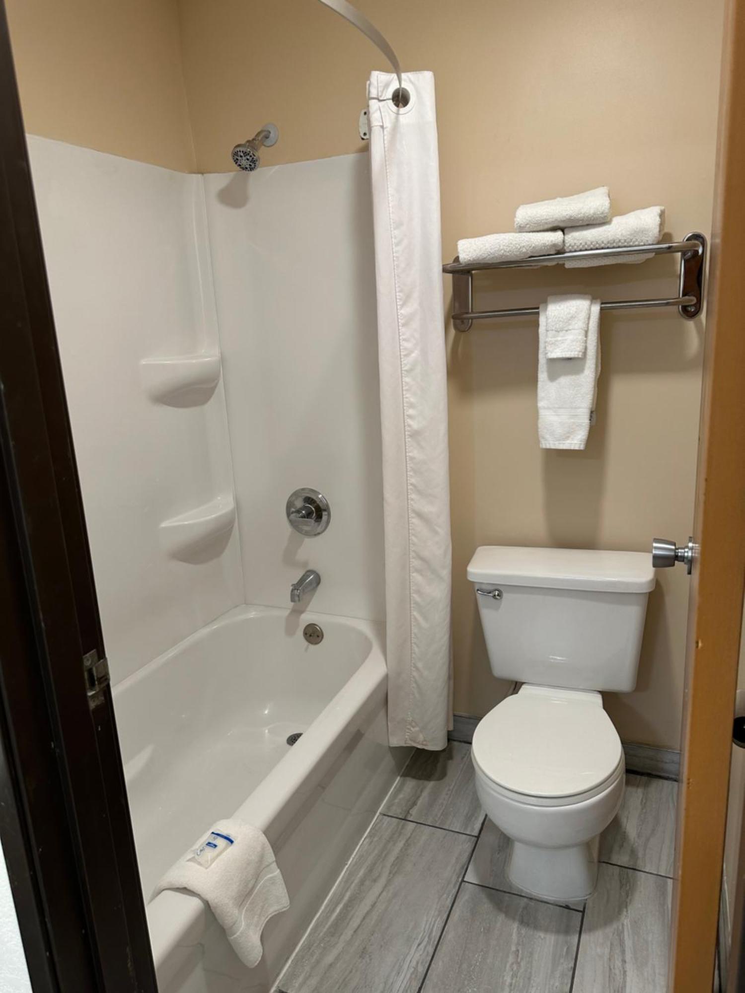 Super 8 By Wyndham Grand Island Otel Dış mekan fotoğraf
