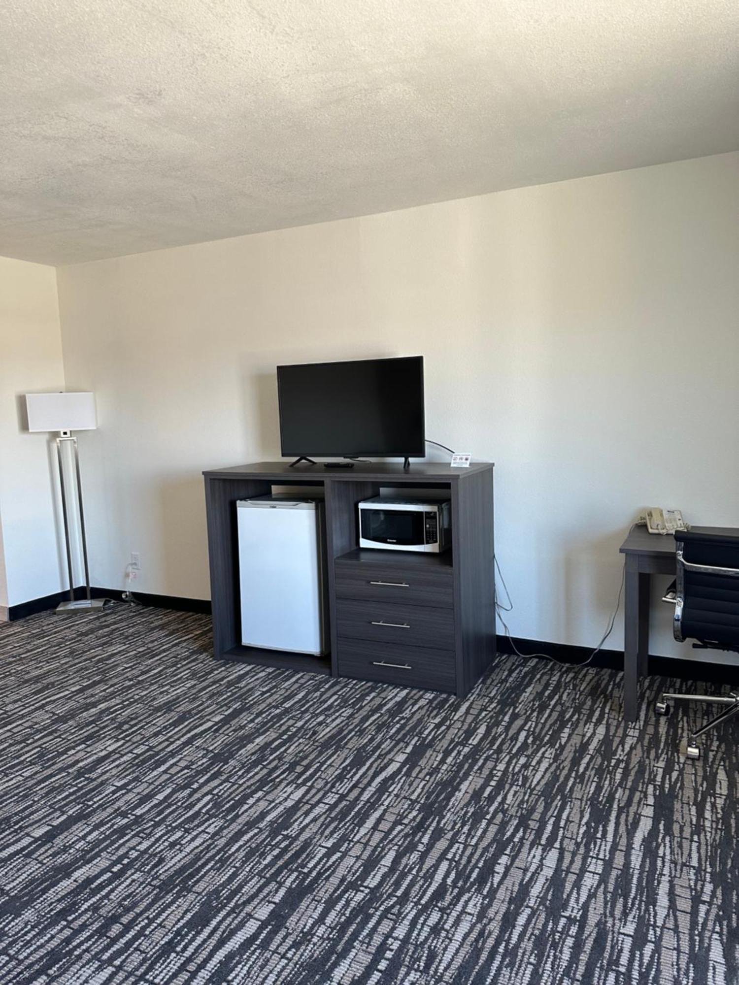 Super 8 By Wyndham Grand Island Otel Dış mekan fotoğraf